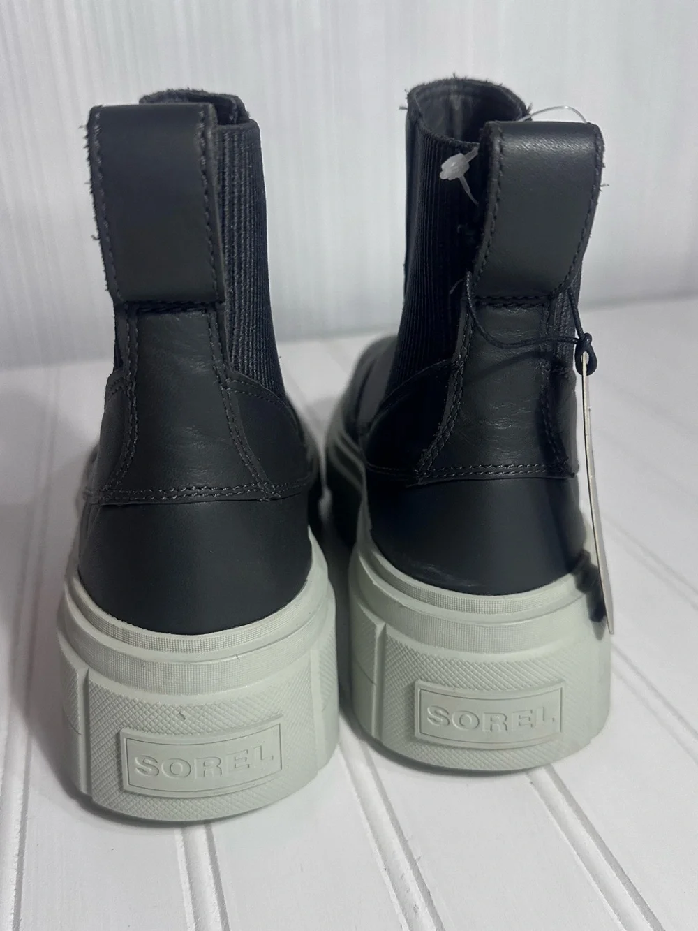 Sorel NWT Caribou X Chelsea boots dark gray waterproof leather women’s 7.5